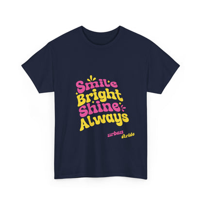 T-shirt con scritta "Smile bright shine always"