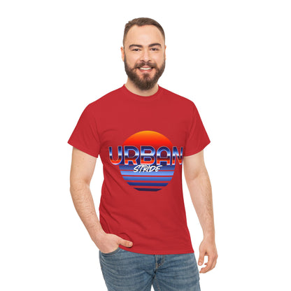 T-shirt con scritta "urbanstride" soleggiata