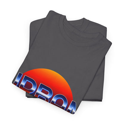T-shirt con scritta "urbanstride" soleggiata