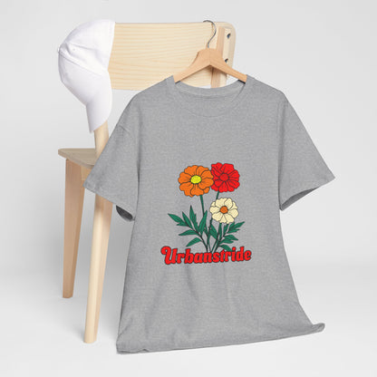 T-shirt con rappresentazione di fiori e scritta "Urbanstride"