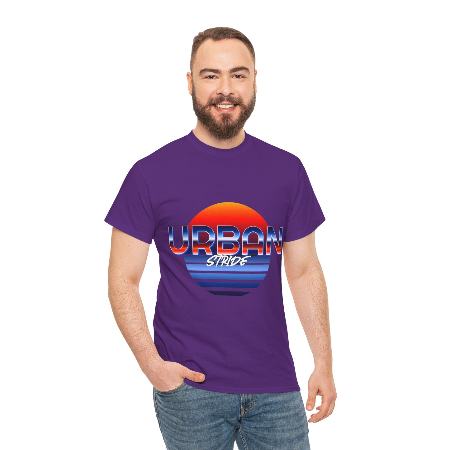 T-shirt con scritta "urbanstride" soleggiata