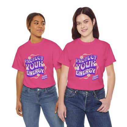 T-shirt con scritta "Protect your energy"