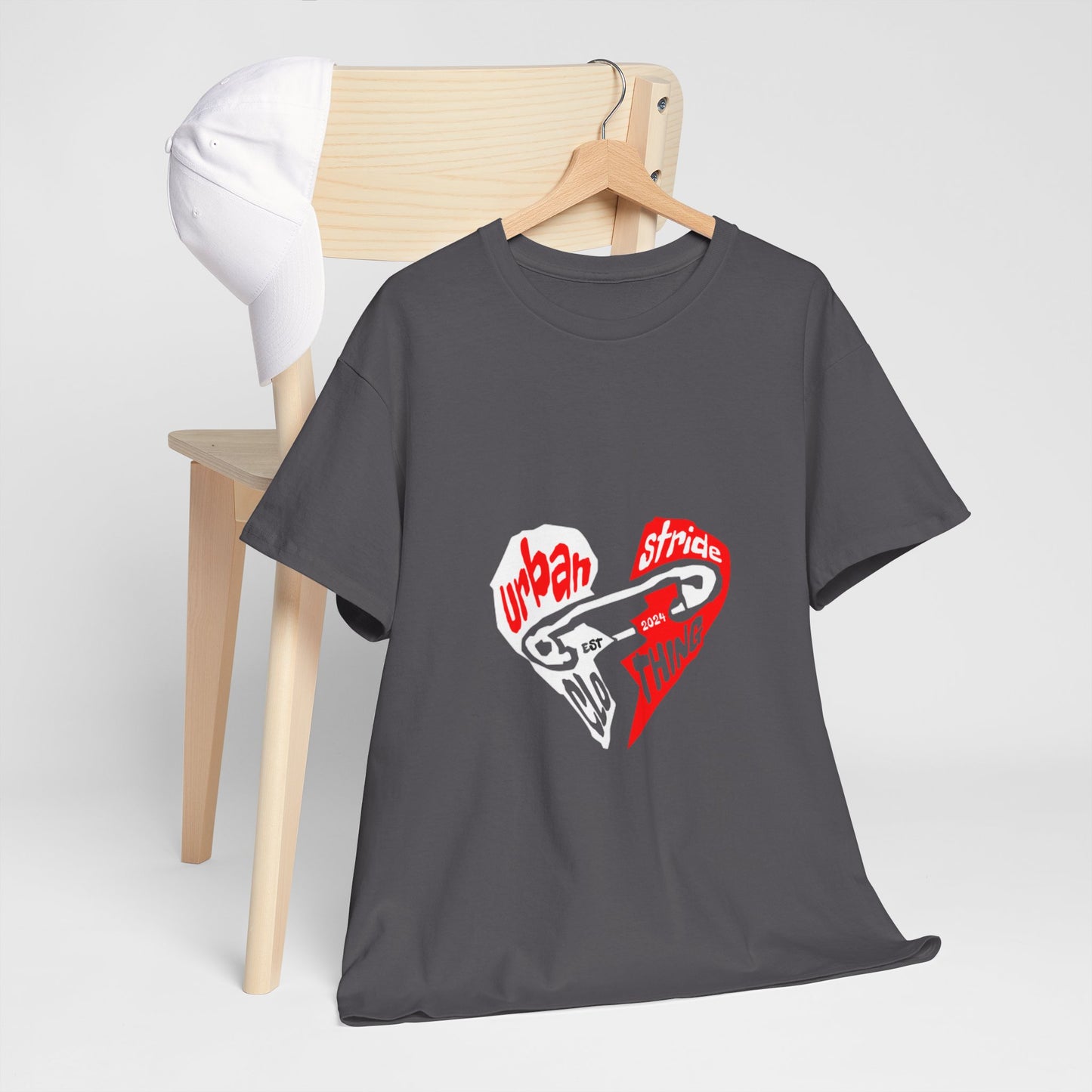 T-shirt con disegno cuore spezzato