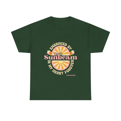 T-shirt con scritta "Embraced by sunbeam in my heart forever"