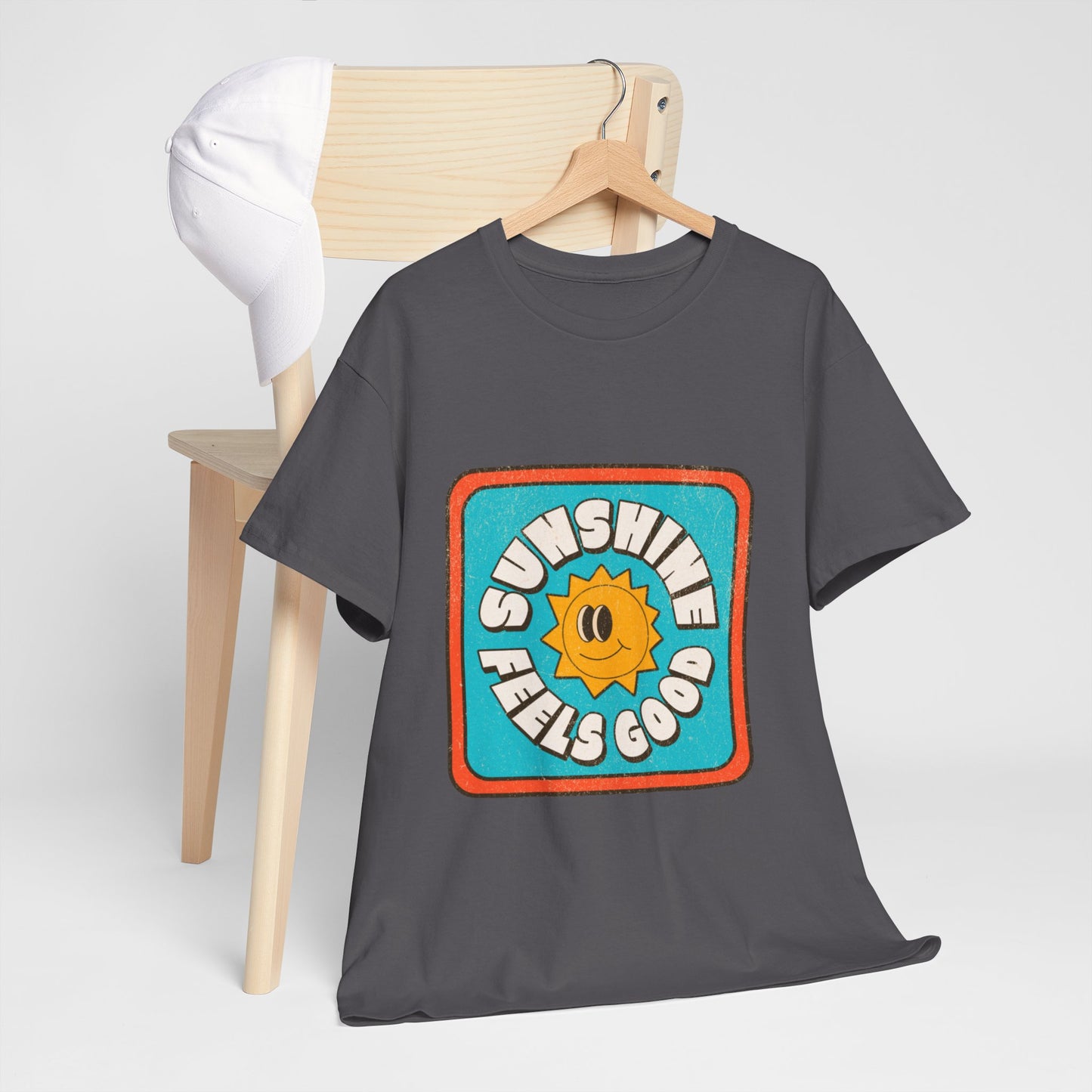 T-shirt con scritta "Sunshine feel good"