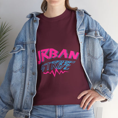 T-shirt con scritta "UrbanStride Neon Pulse"