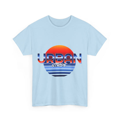 T-shirt con scritta "urbanstride" soleggiata