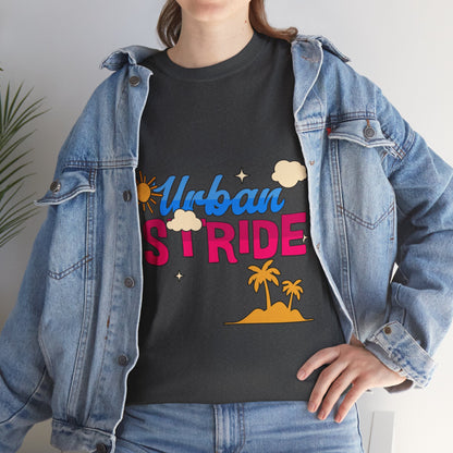 T-shirt con scritta "Urbanstride"al mare