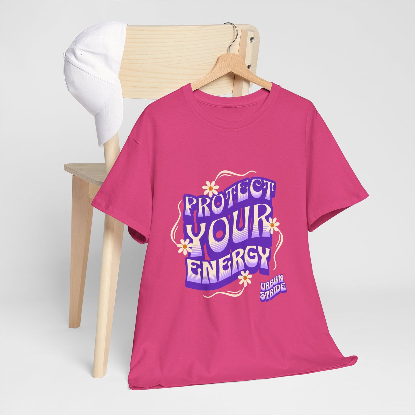 T-shirt con scritta "Protect your energy"