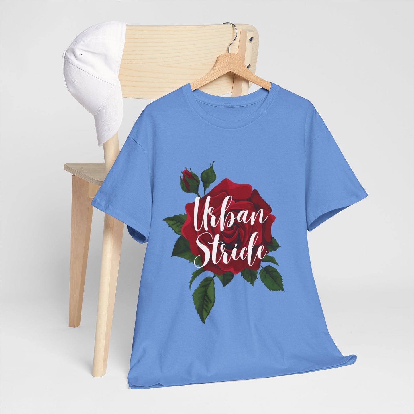 T-shirt con scritta "UrbanStride Vintage Flower