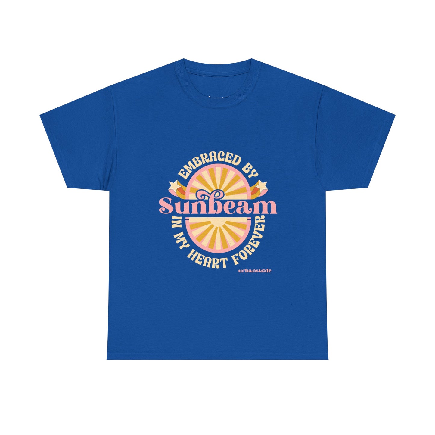 T-shirt con scritta "Embraced by sunbeam in my heart forever"