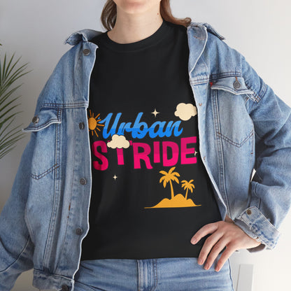 T-shirt con scritta "Urbanstride"al mare