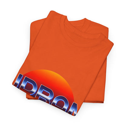 T-shirt con scritta "urbanstride" soleggiata