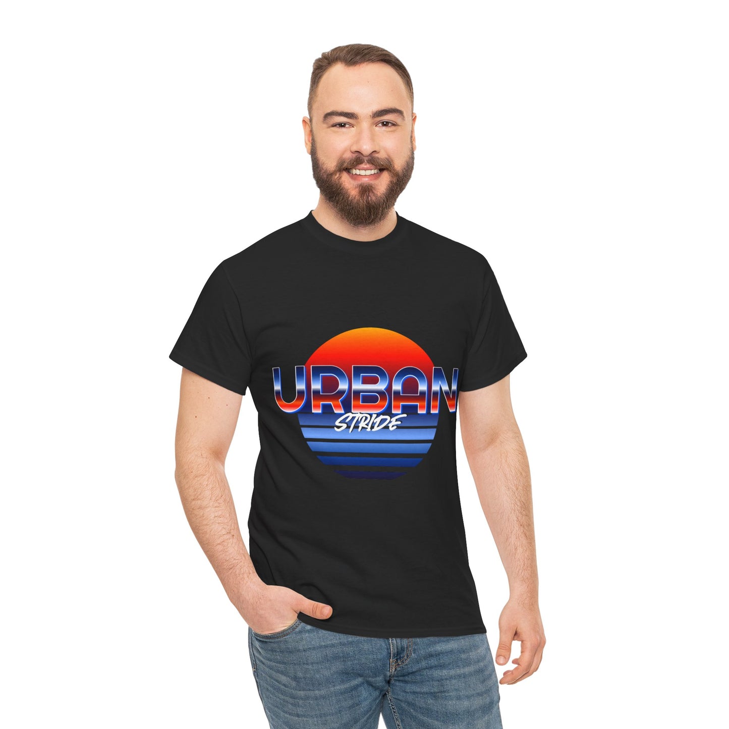 T-shirt con scritta "urbanstride" soleggiata