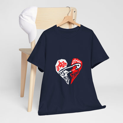 T-shirt con disegno cuore spezzato