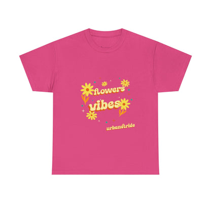 T-shirt con scritta "Flowers vibes"