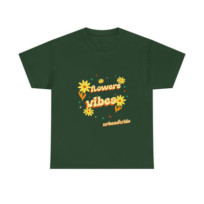 T-shirt con scritta "Flowers vibes"