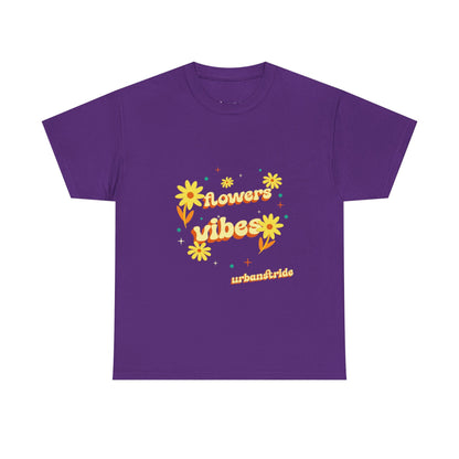 T-shirt con scritta "Flowers vibes"