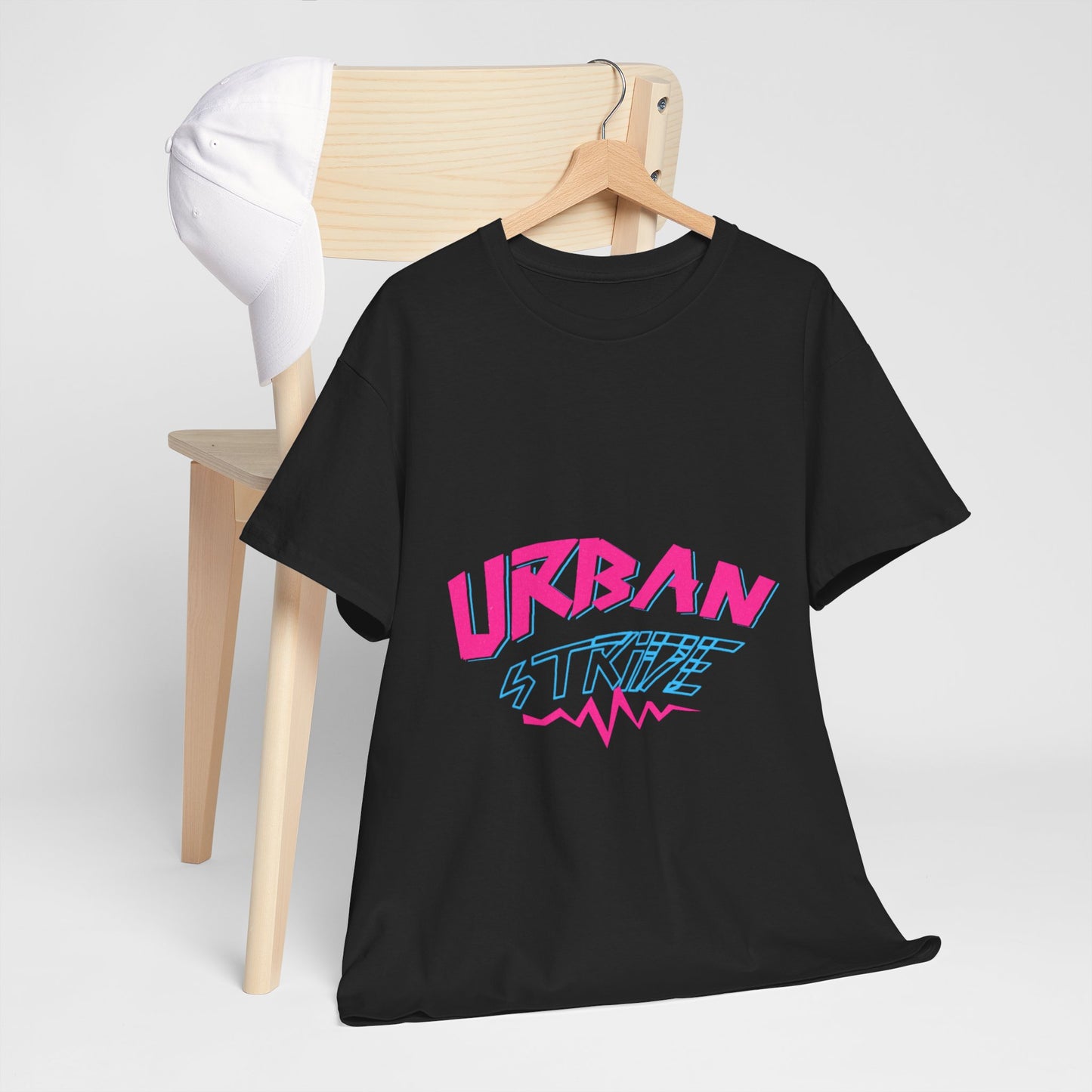 T-shirt con scritta "UrbanStride Neon Pulse"