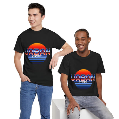 T-shirt con scritta "urbanstride" soleggiata