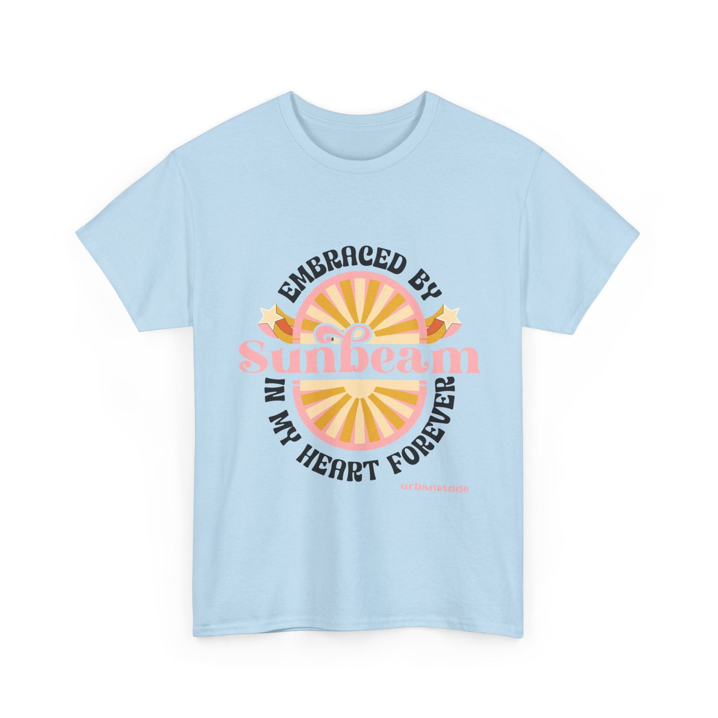 T-shirt con scritta "Embraced by sunbeam in my heart forever"