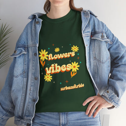 T-shirt con scritta "Flowers vibes"