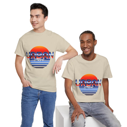 T-shirt con scritta "urbanstride" soleggiata