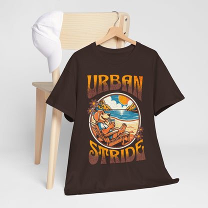 T-shirt con scritta "Urbanstride" e cane