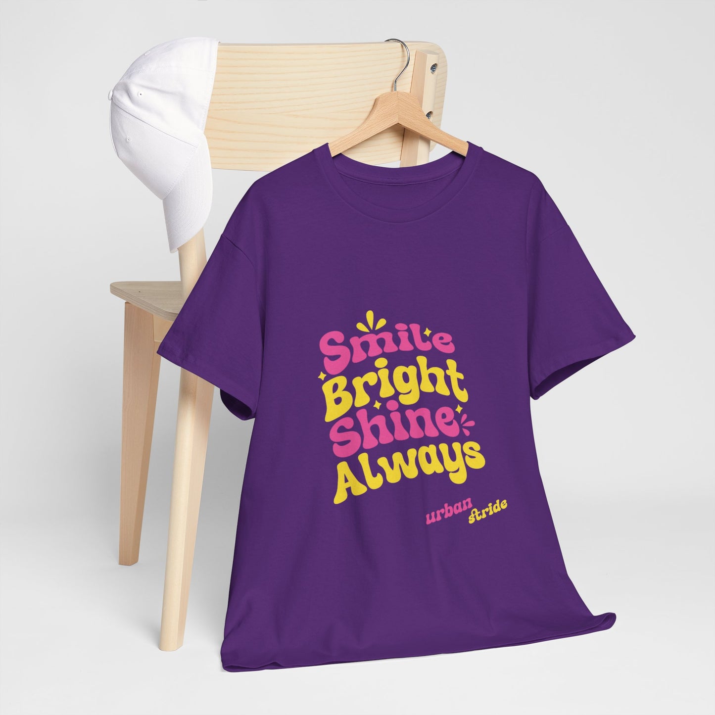 T-shirt con scritta "Smile bright shine always"