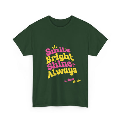 T-shirt con scritta "Smile bright shine always"