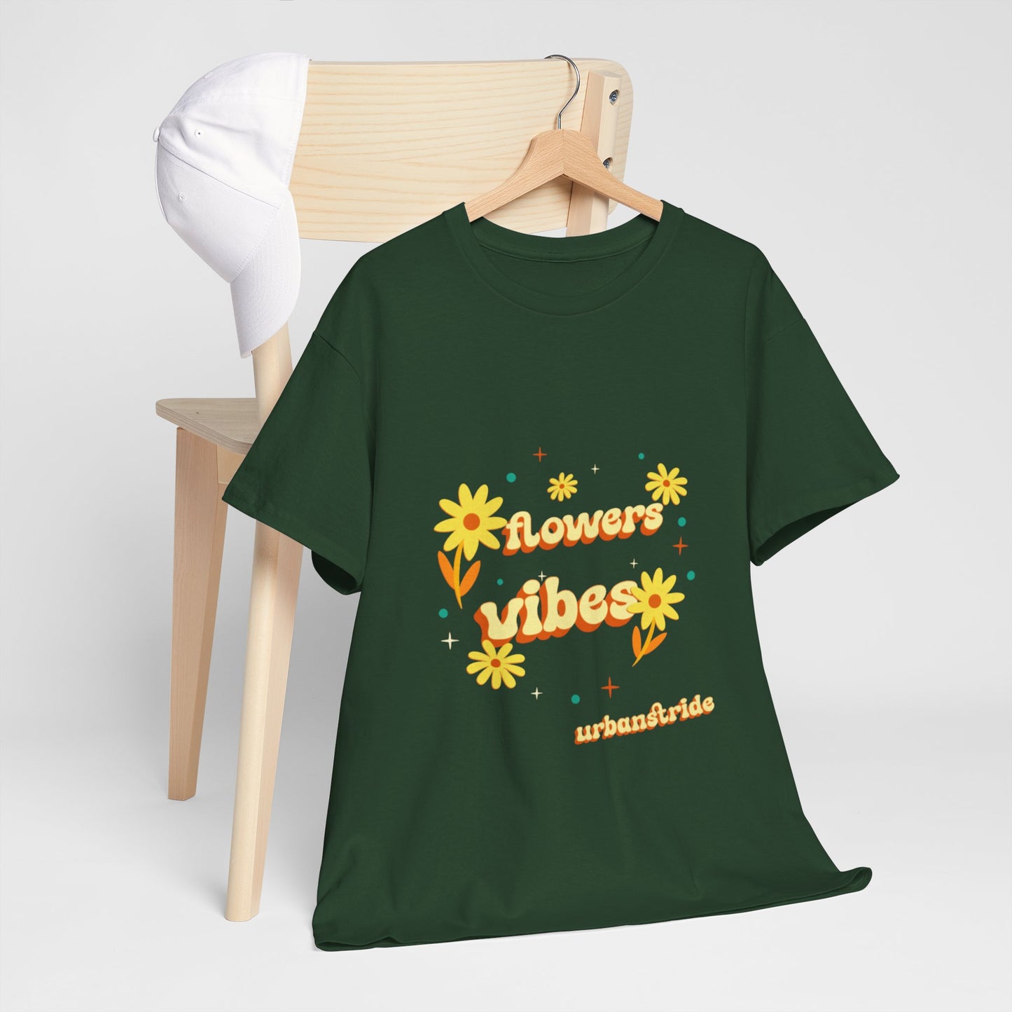 T-shirt con scritta "Flowers vibes"