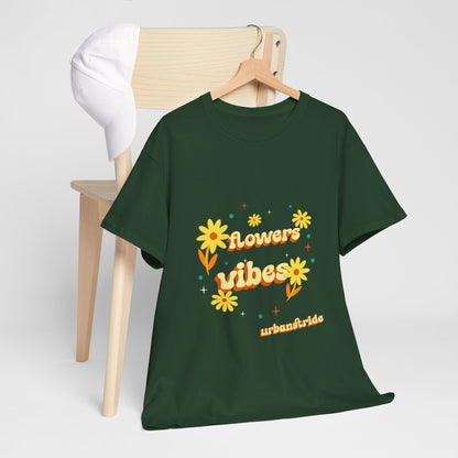 T-shirt con scritta "Flowers vibes"