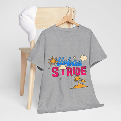 T-shirt con scritta "Urbanstride"al mare