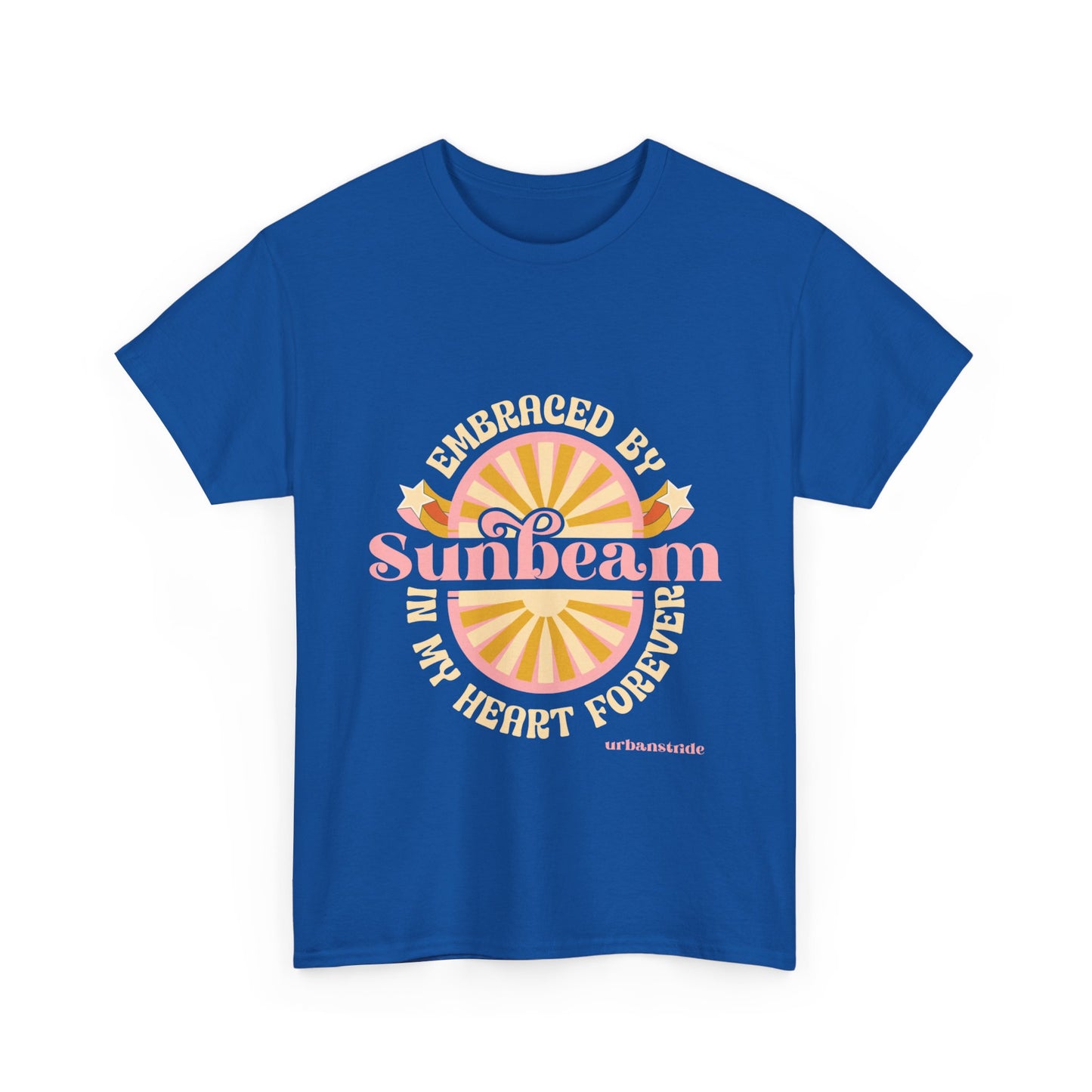T-shirt con scritta "Embraced by sunbeam in my heart forever"