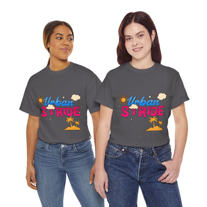 T-shirt con scritta "Urbanstride"al mare