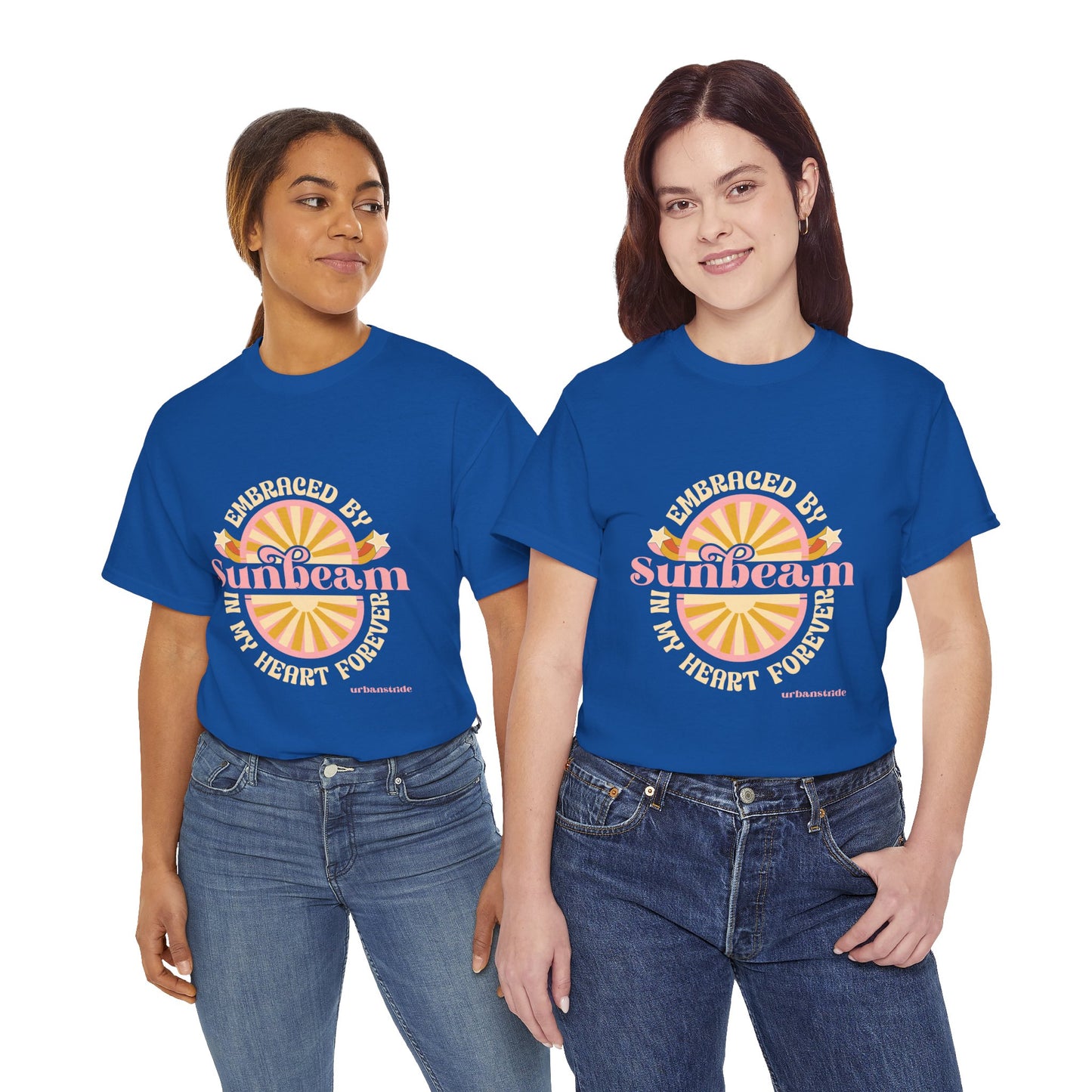 T-shirt con scritta "Embraced by sunbeam in my heart forever"