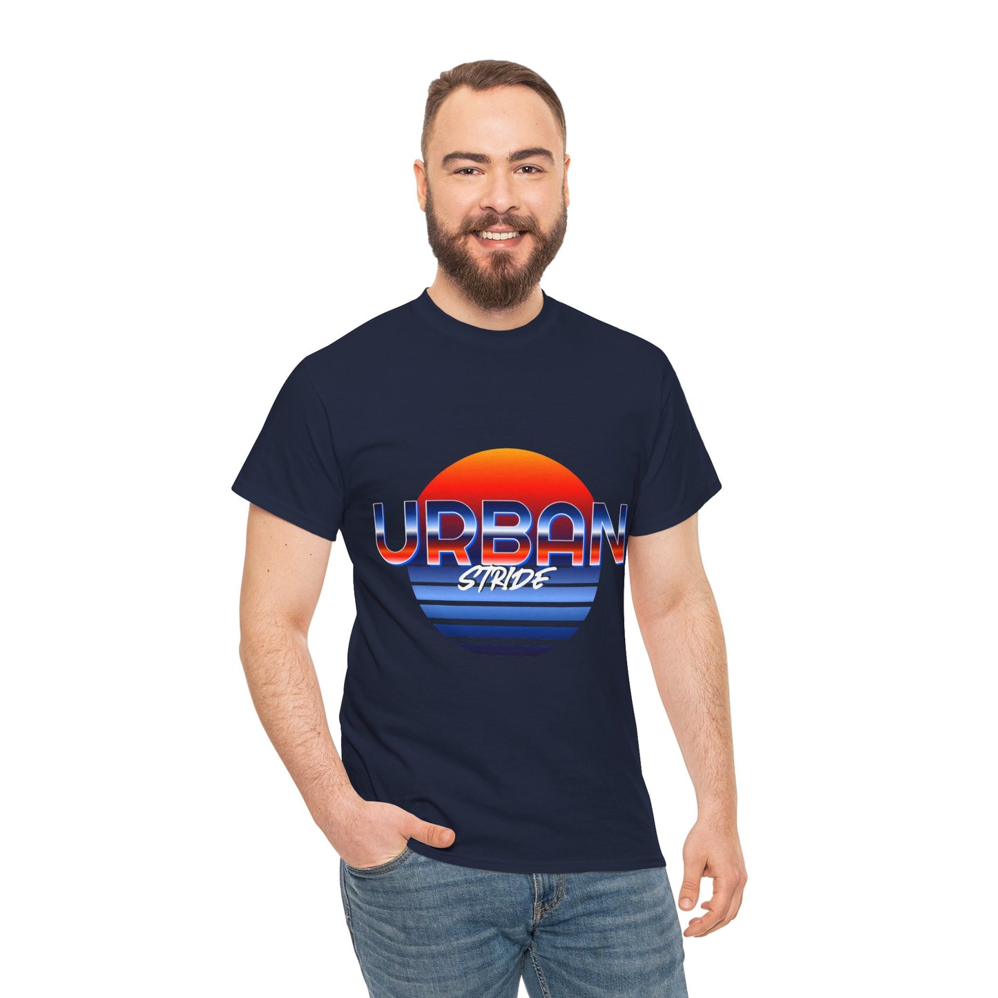 T-shirt con scritta "urbanstride" soleggiata