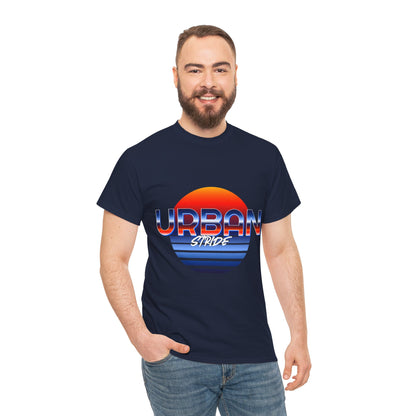 T-shirt con scritta "urbanstride" soleggiata