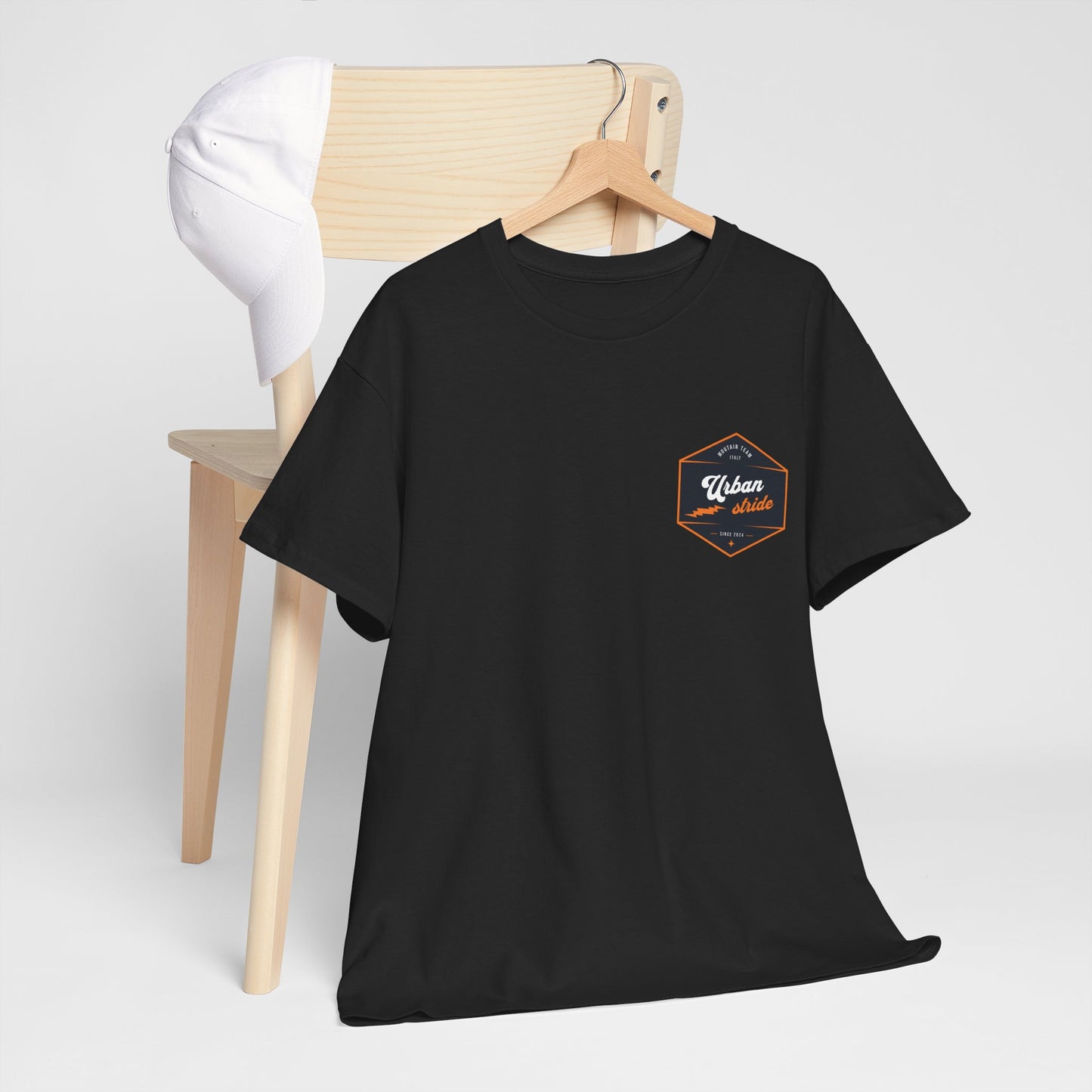 T-shirt Urban Stride® – Logo esagonale vintage in stile aviatore