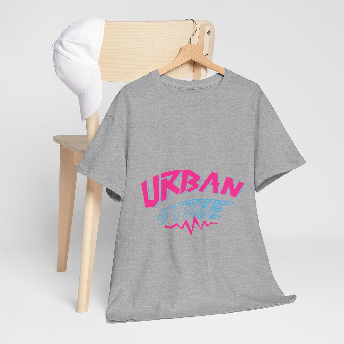 T-shirt con scritta "UrbanStride Neon Pulse"