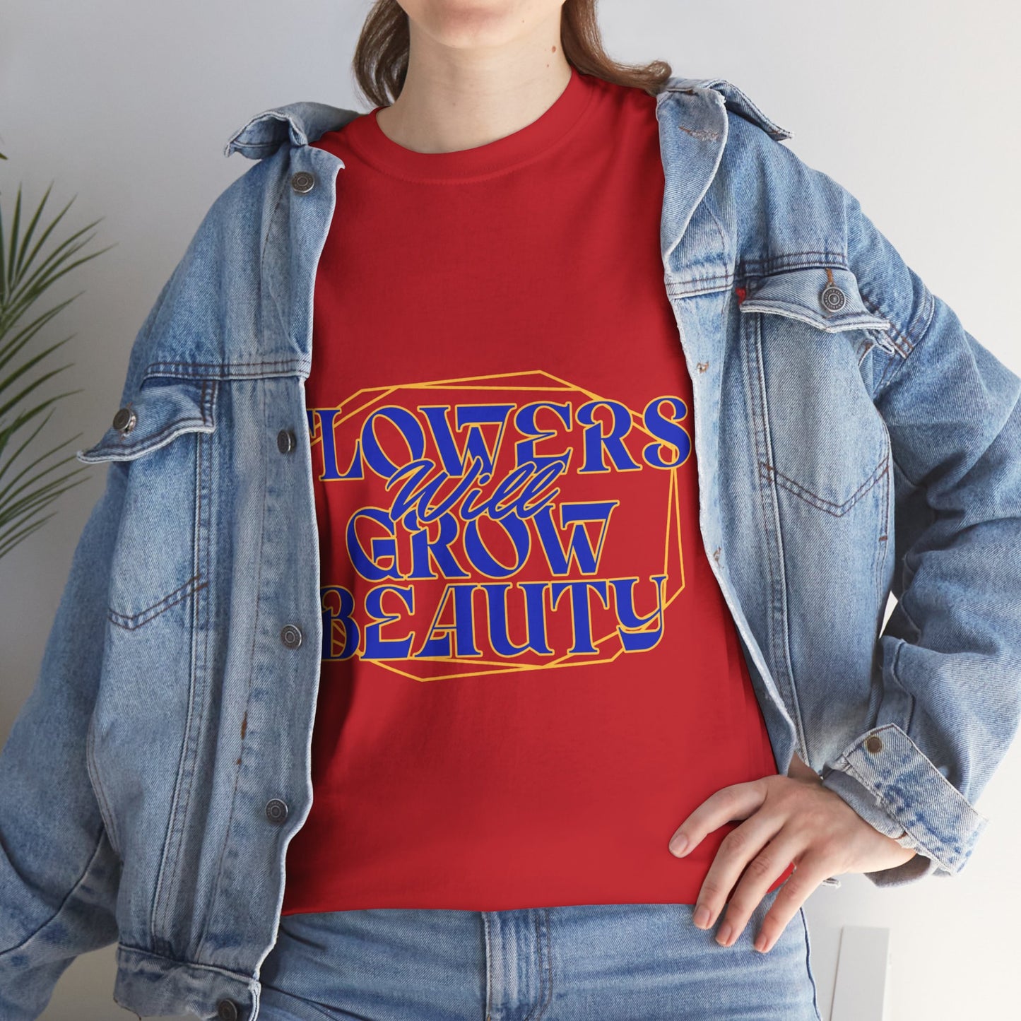 T-shirt con scritta "Flowers will growth beauty"