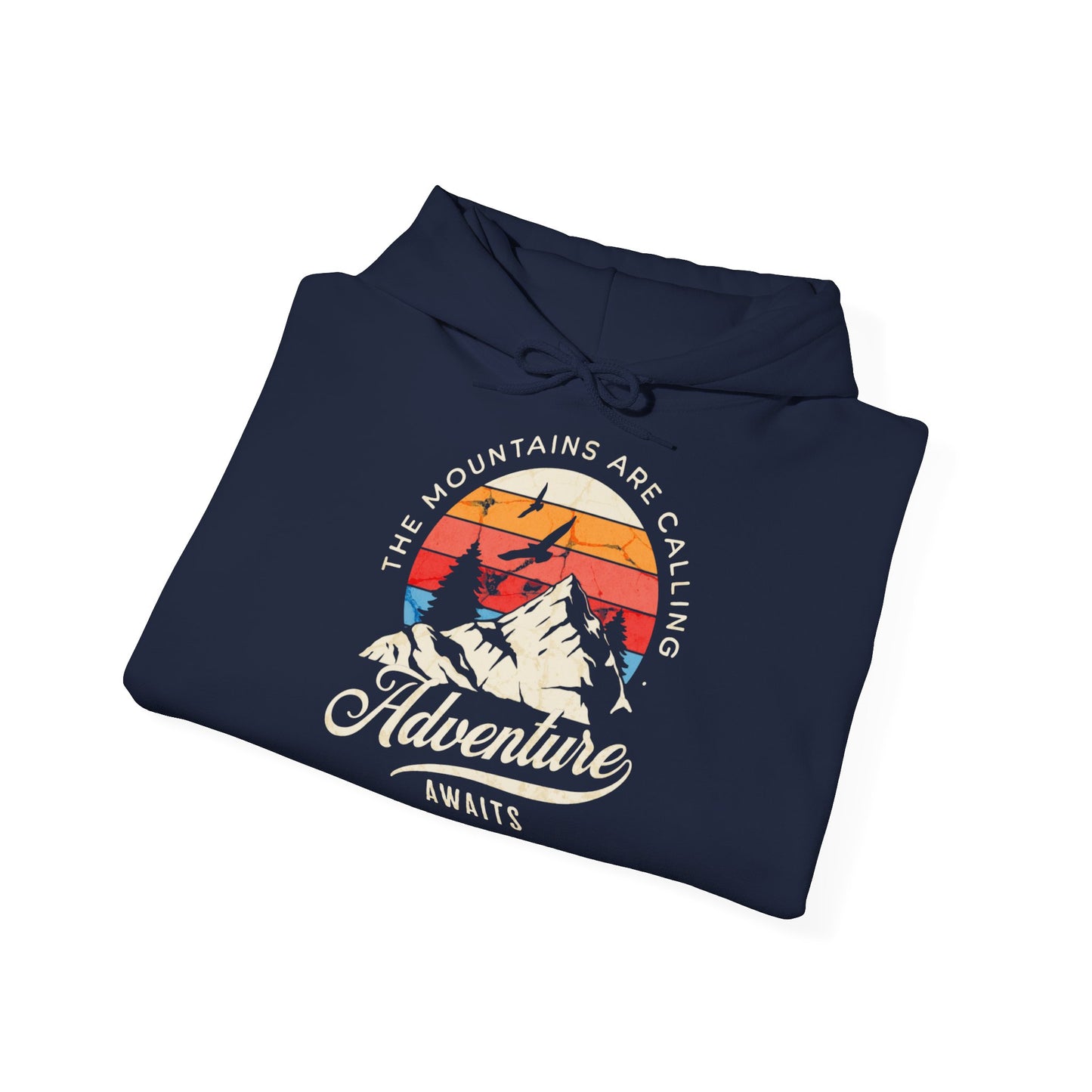 Felpa con scritta "The mountains are calling adventure"