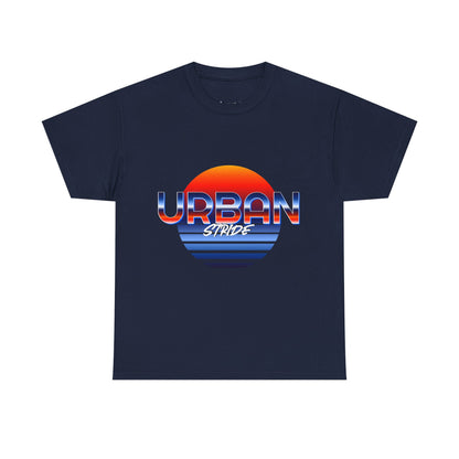 T-shirt con scritta "urbanstride" soleggiata