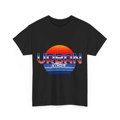 T-shirt con scritta "urbanstride" soleggiata