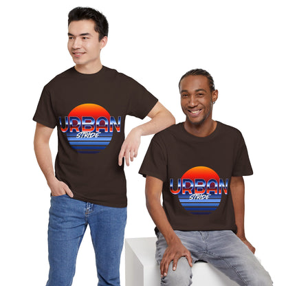 T-shirt con scritta "urbanstride" soleggiata