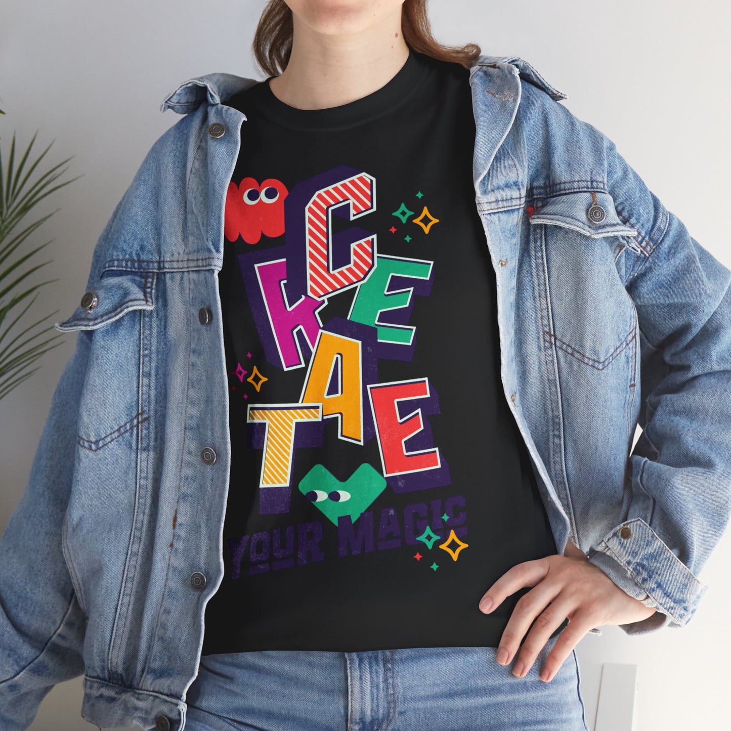 T-shirt con scritta "Create your magic"