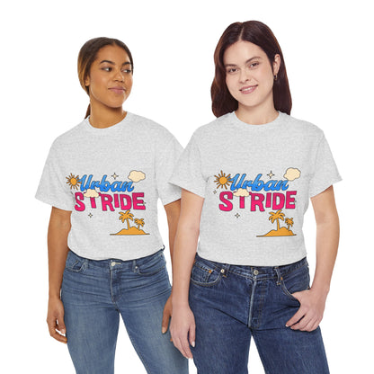 T-shirt con scritta "Urbanstride"al mare