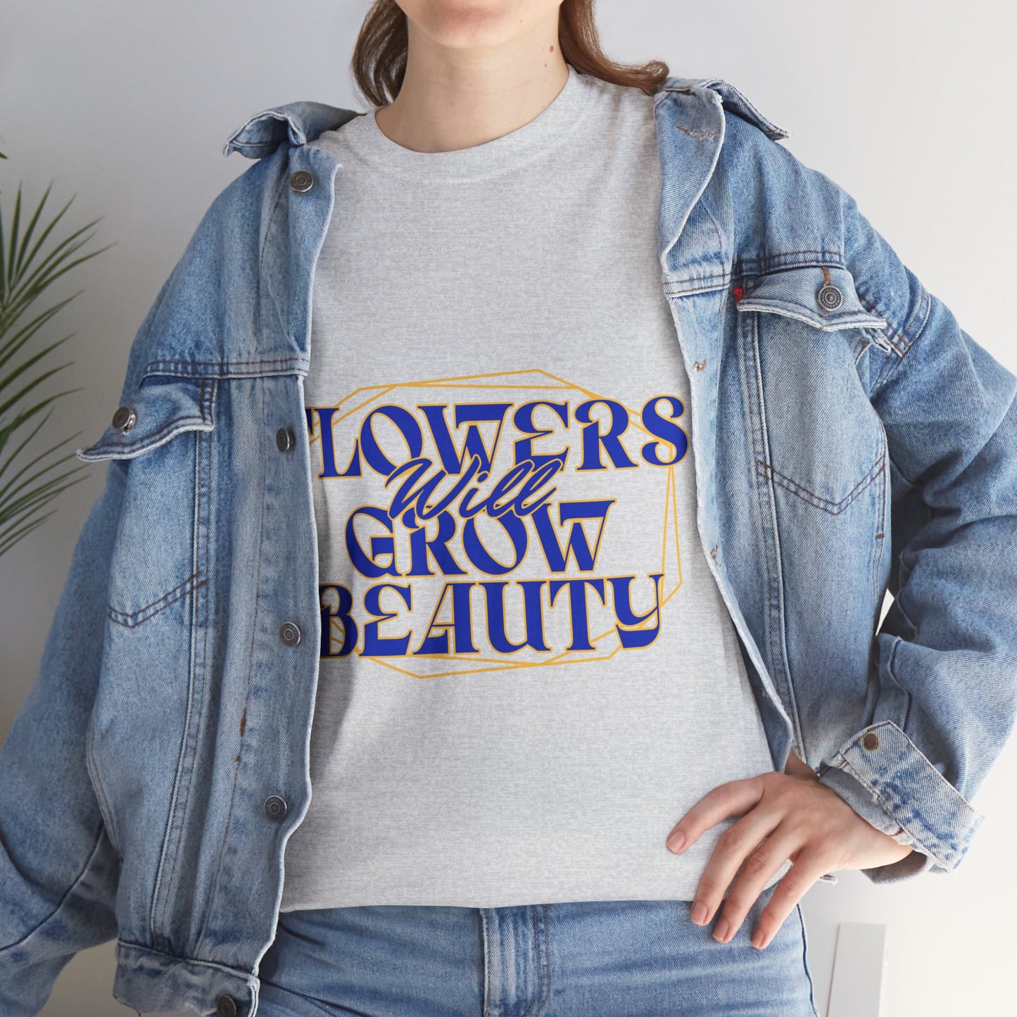 T-shirt con scritta "Flowers will growth beauty"