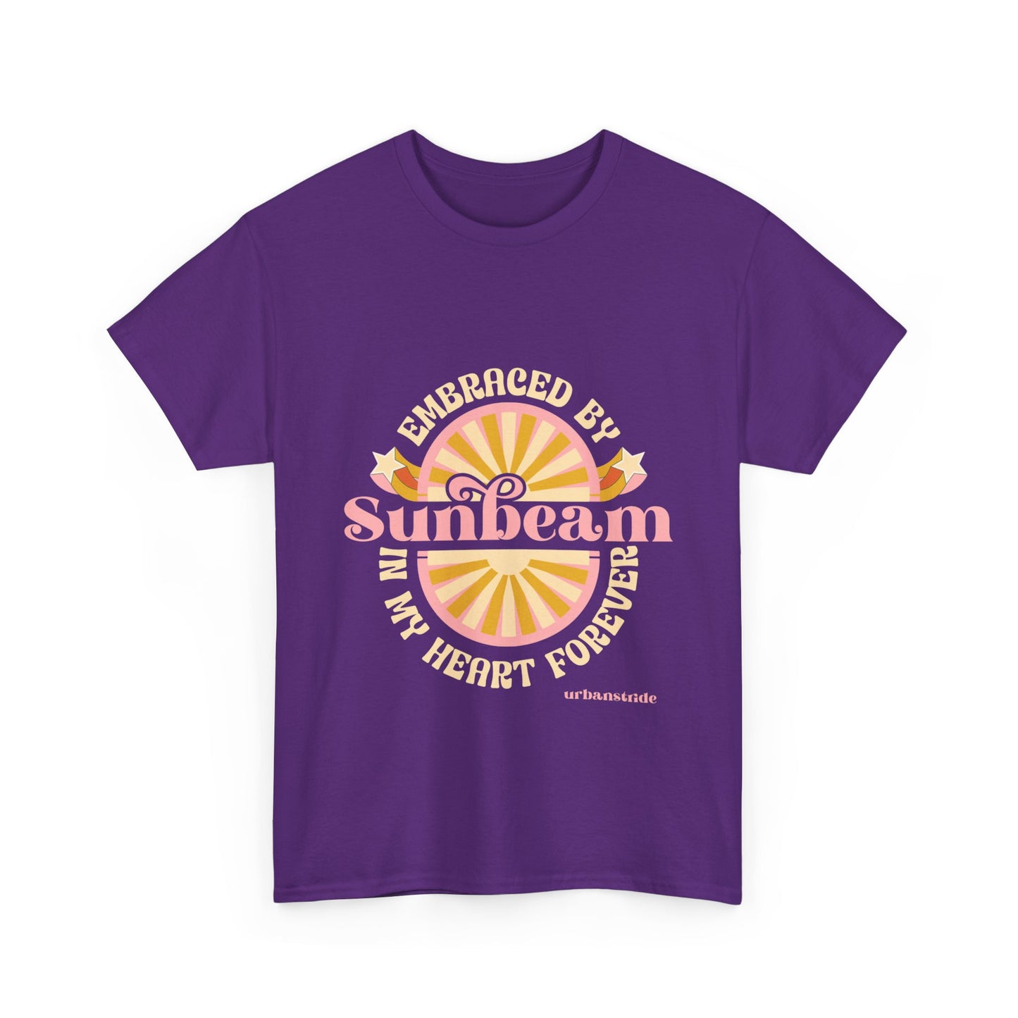 T-shirt con scritta "Embraced by sunbeam in my heart forever"