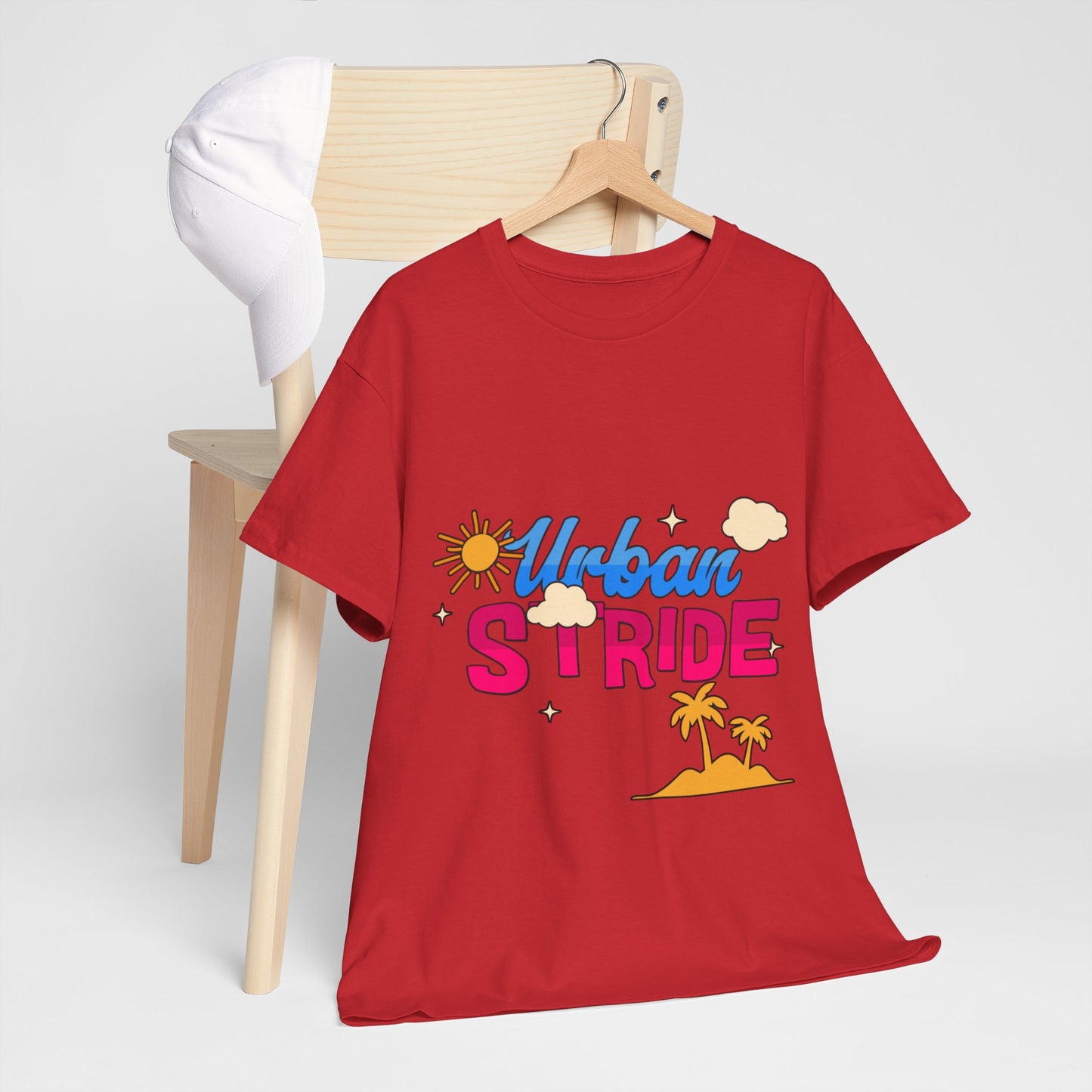 T-shirt con scritta "Urbanstride"al mare